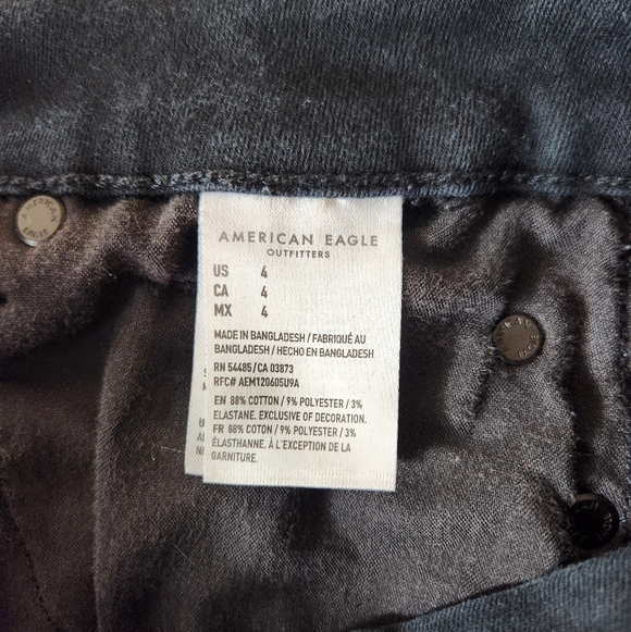 American Eagle Womens |4| Black Next Level Stretch Curvy Hi-Rise Shortie - Picture 6 of 7